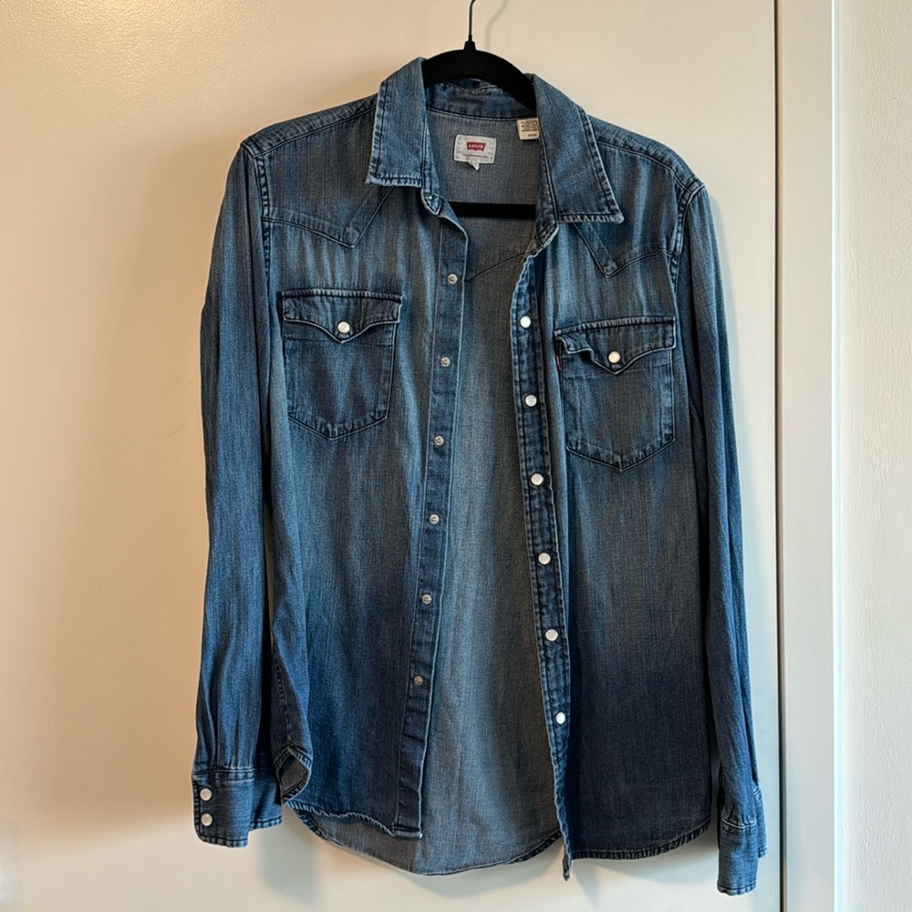 Levi's Button Down Sized Small - image 1